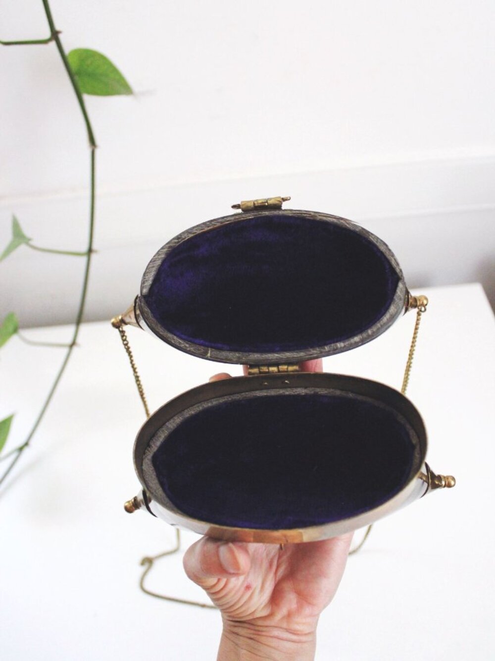 Vintage Black Gold Brass Pillow Purse Cushion Purse Minaudiere Art Deco Chain St - Picture 7 of 9